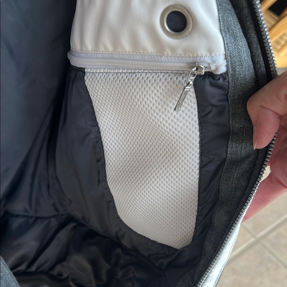 Obermeyer Gray and White Jacket - Picture 9 of 11